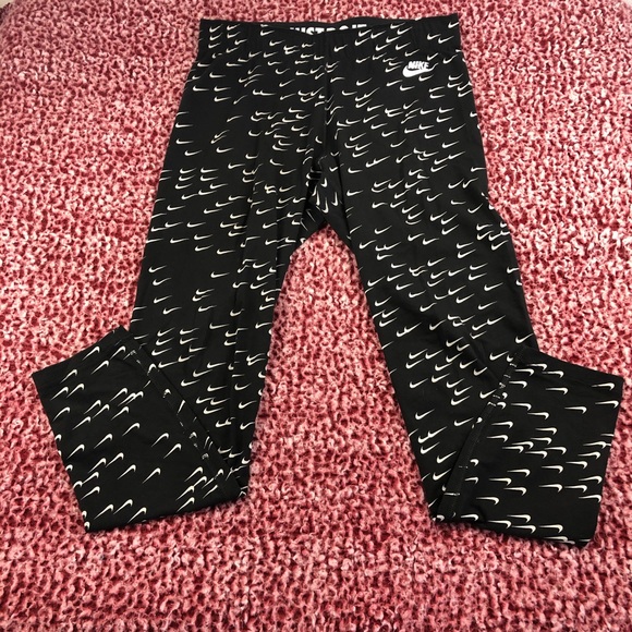🥳🎉🎊 Host Pick 🥳🎉🎊 - Women’s Nike Leggings - Picture 1 of 9